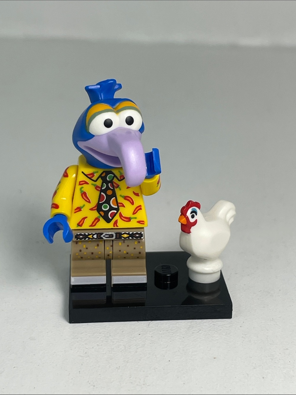 Gonzo LEGO Minifigure With Chicken And Stand - 71033 - The Muppets